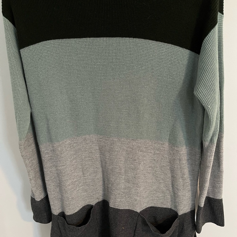 Vince Camino size extra small color blocked shirt with pockets in the front